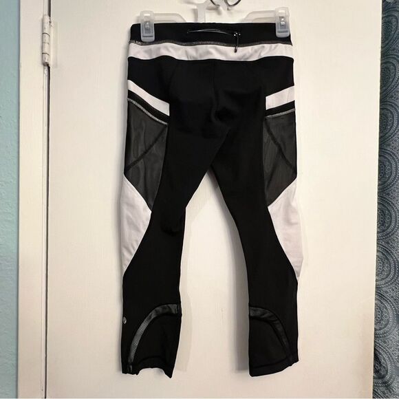 Lululemon Reflective Run Inspire Crop Black White leggings Size 4 - Picture 2 of 11